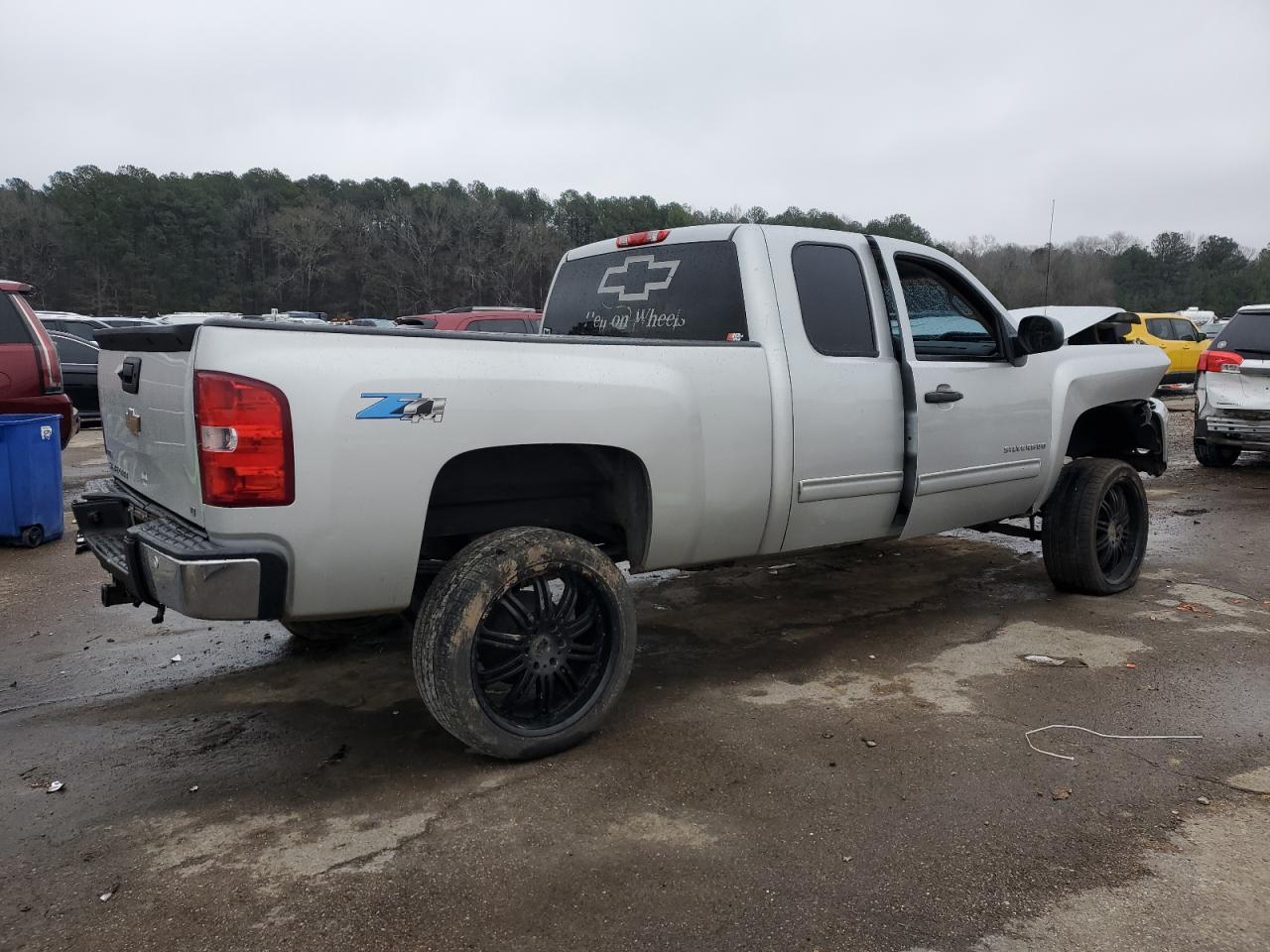 2011 Chevrolet Silverado - Image 3