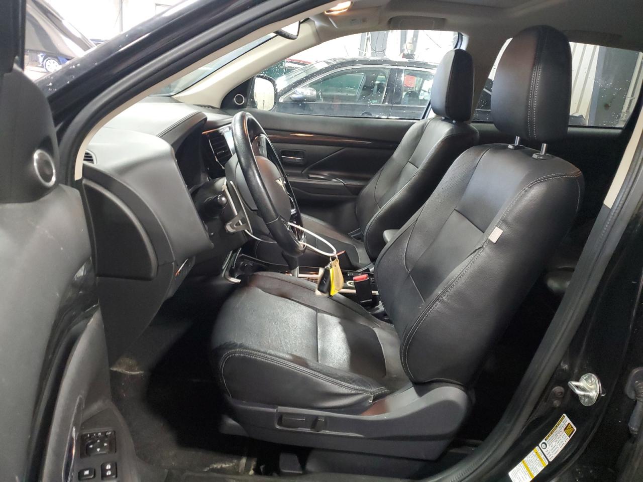 2017 Mitsubishi Outlander - Image 7