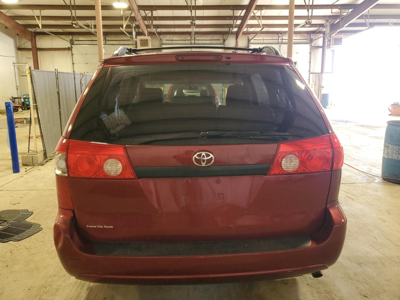 2010 Toyota Sienna - Image 6