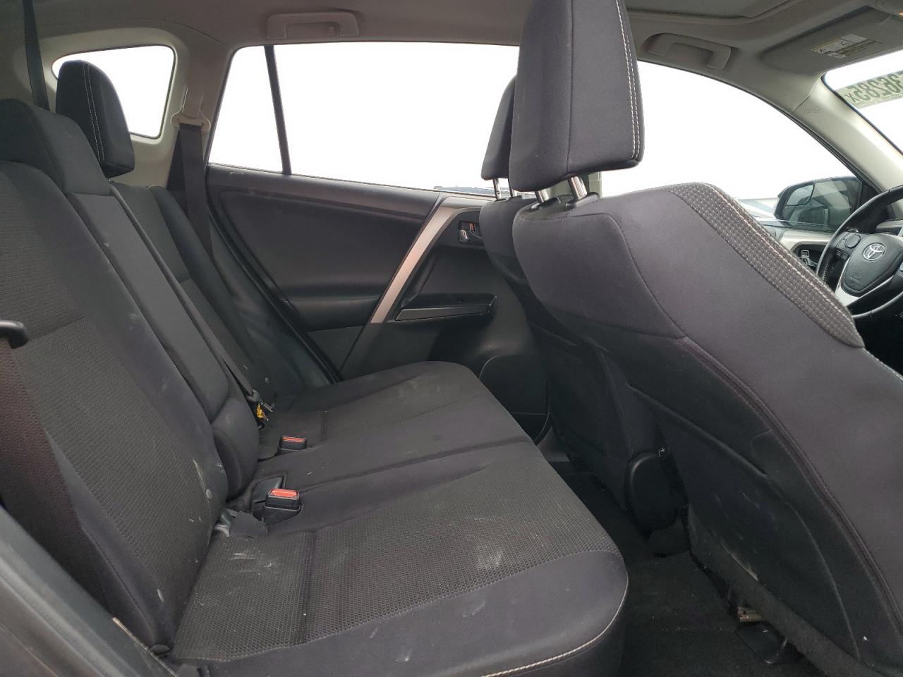 2016 Toyota RAV 4 - Image 11