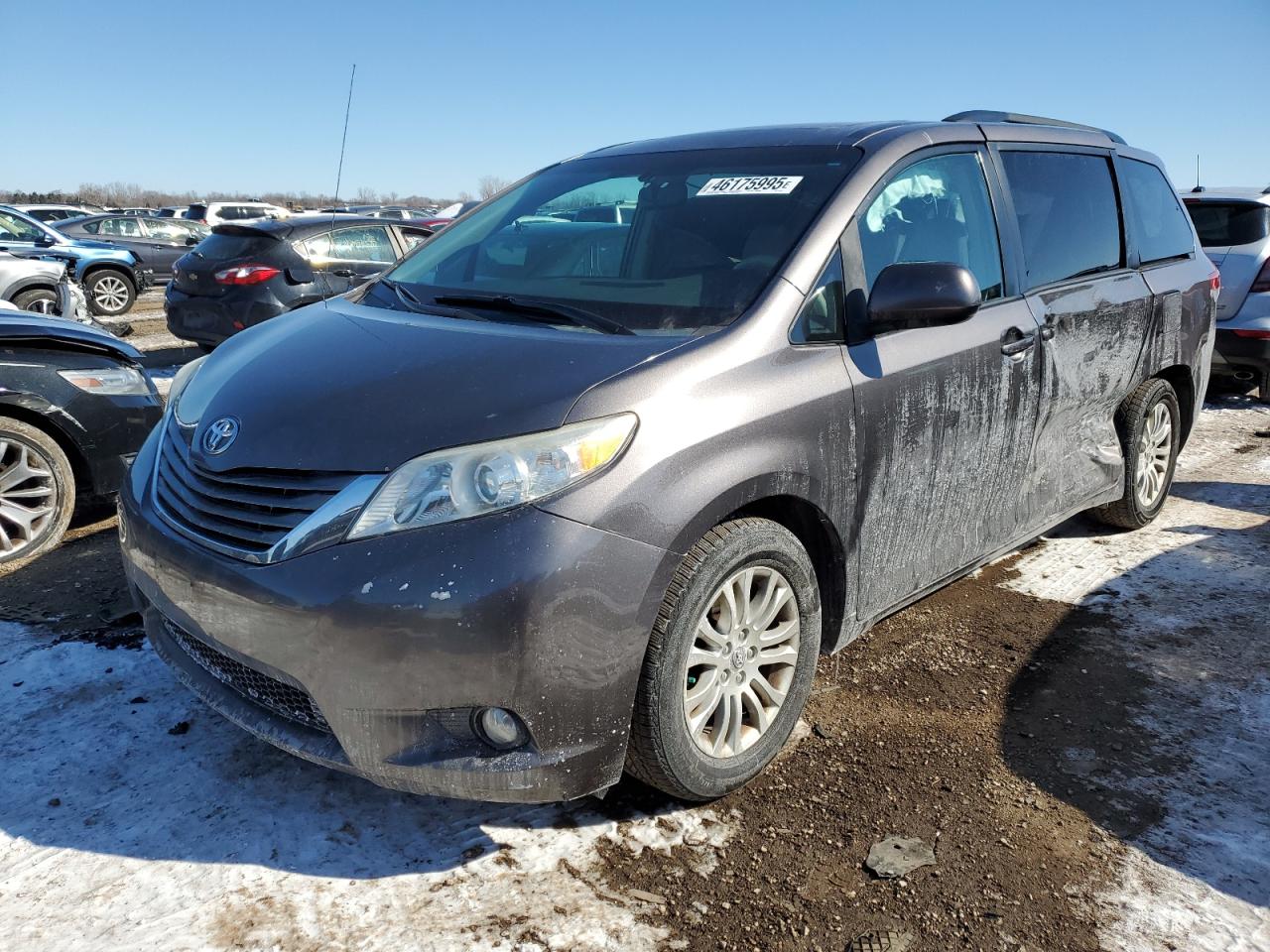 2013 Toyota Sienna Xle na sprzedaż w Elgin, IL - Side