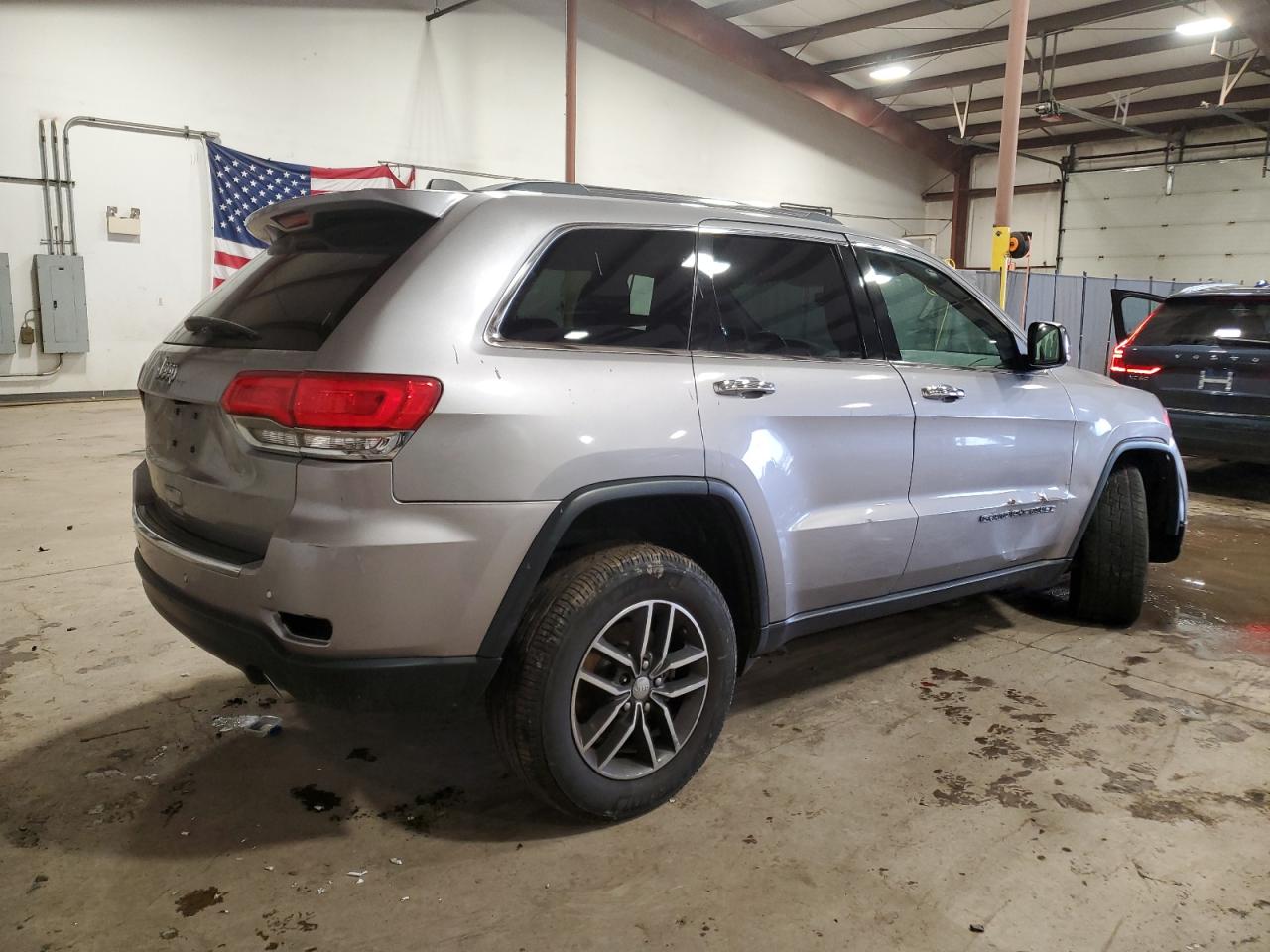 2017 Jeep Grand Cherokee - Image 3