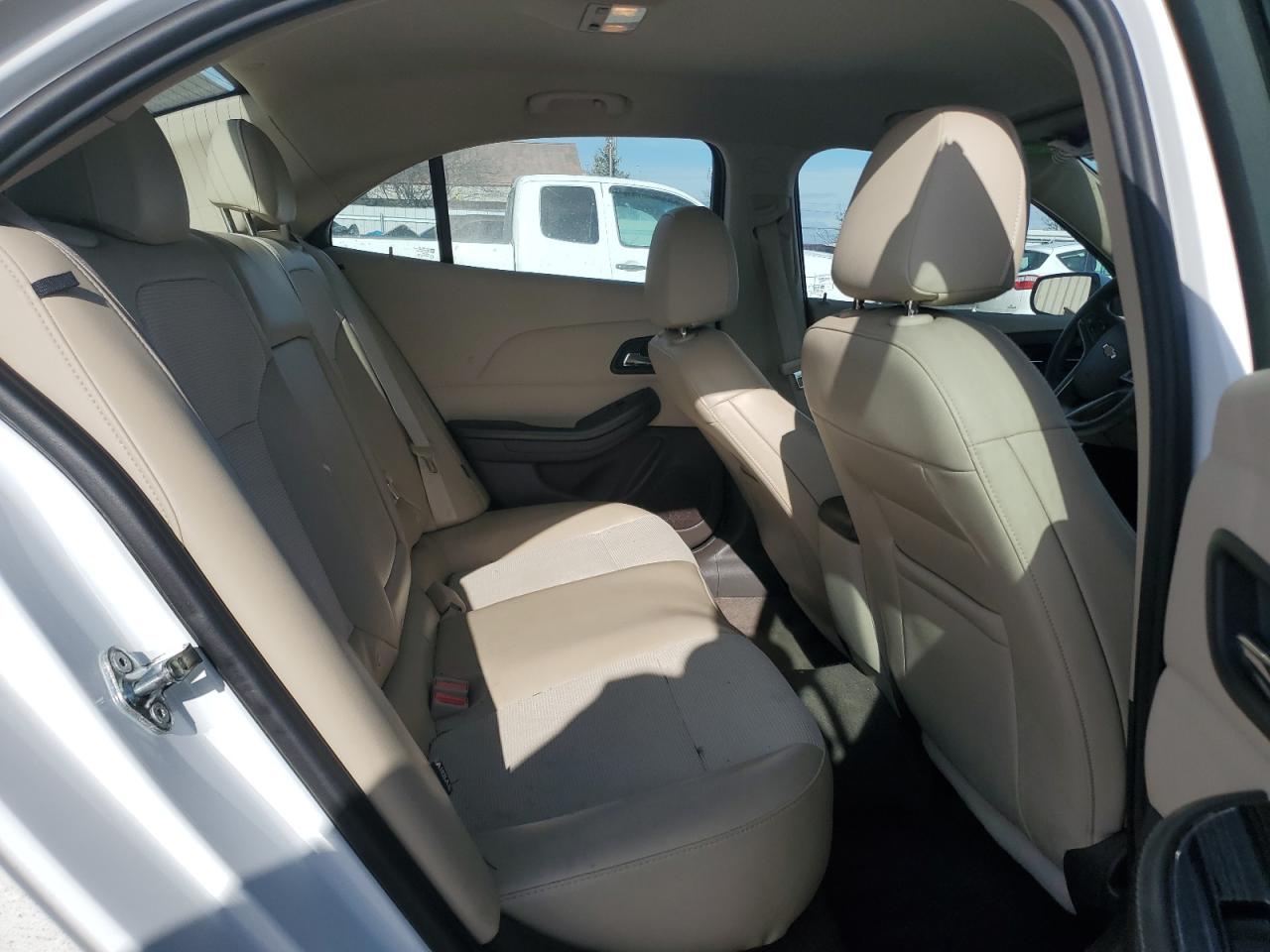 2016 Chevrolet Malibu - Image 11