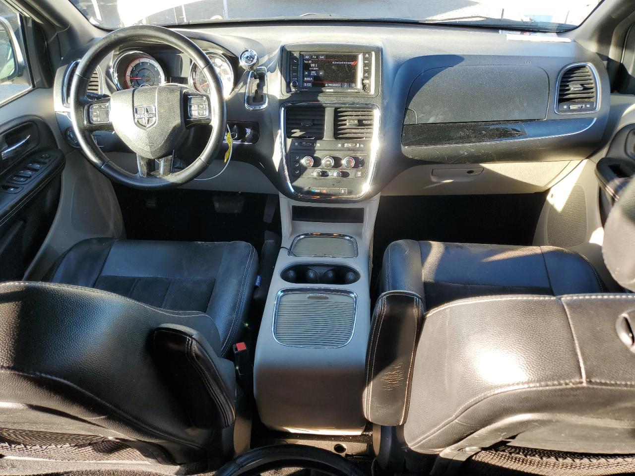 2017 Dodge Caravan - Image 8