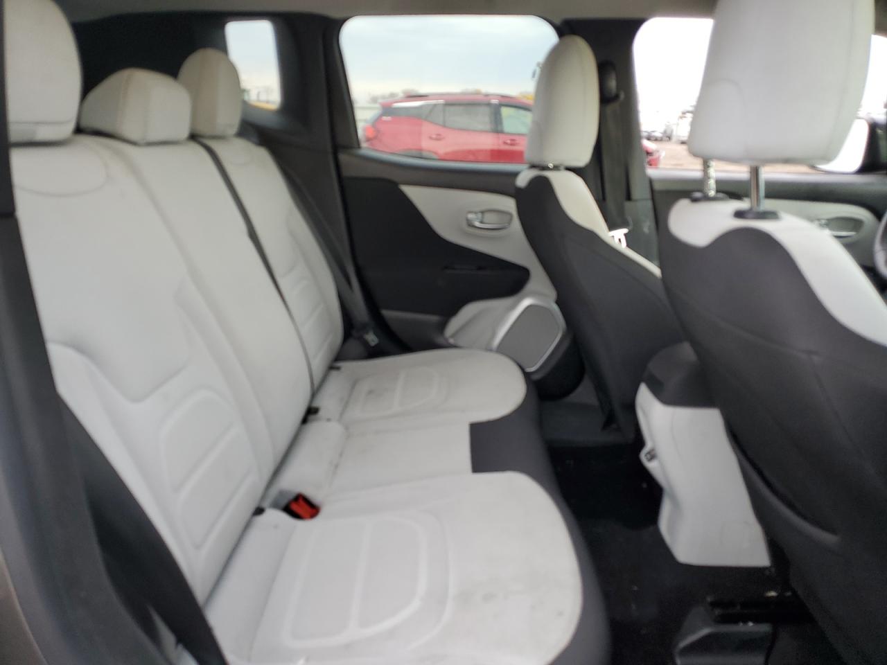 2018 Jeep Renegade - Image 11