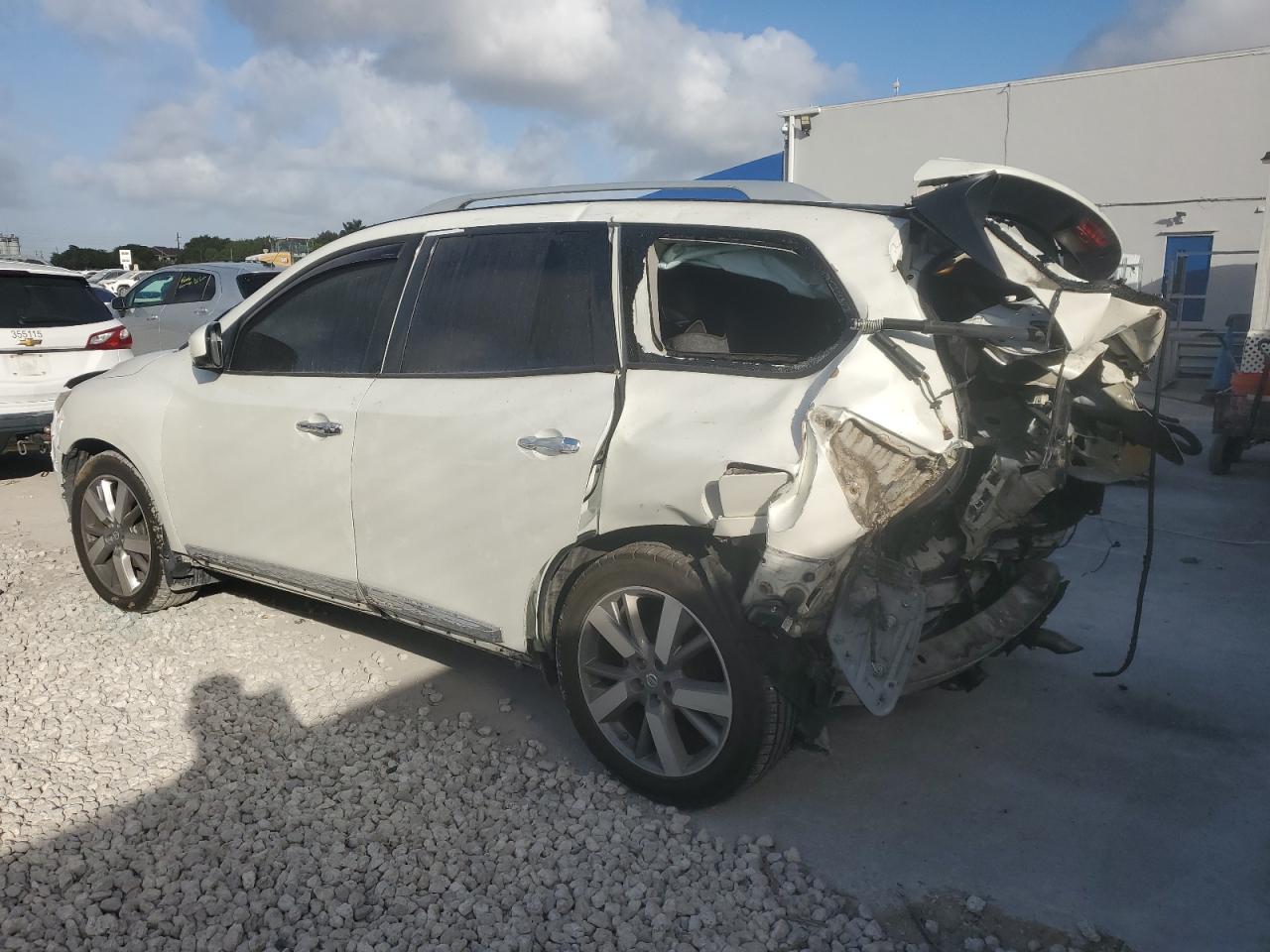 2015 Nissan Pathfinder - Image 2