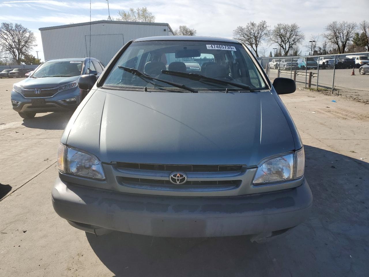 1999 Toyota Sienna - Image 5