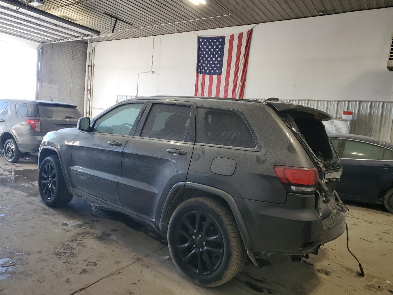 2019 Jeep Grand Cherokee - Image 2