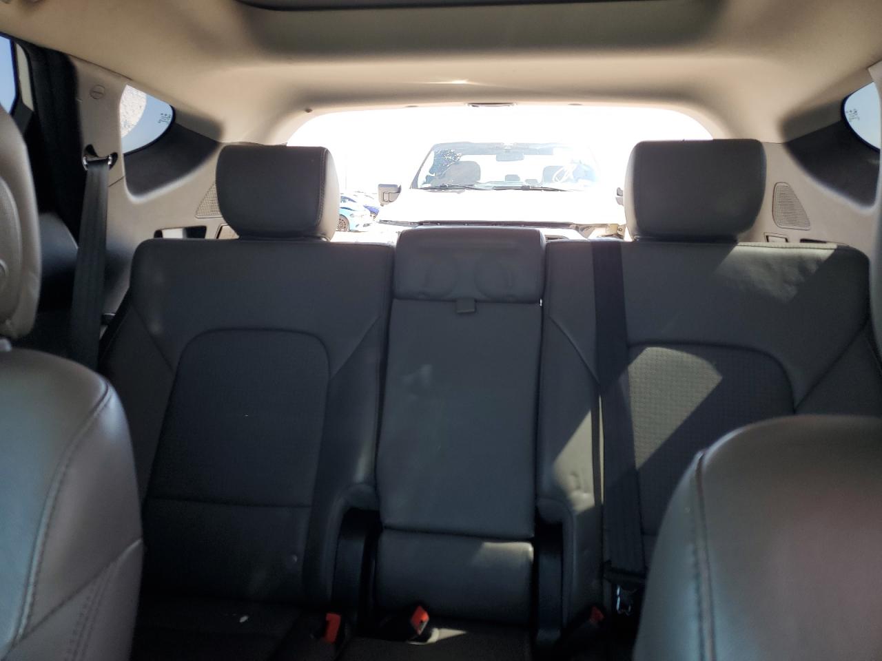 2014 Hyundai Santa Fe - Image 10