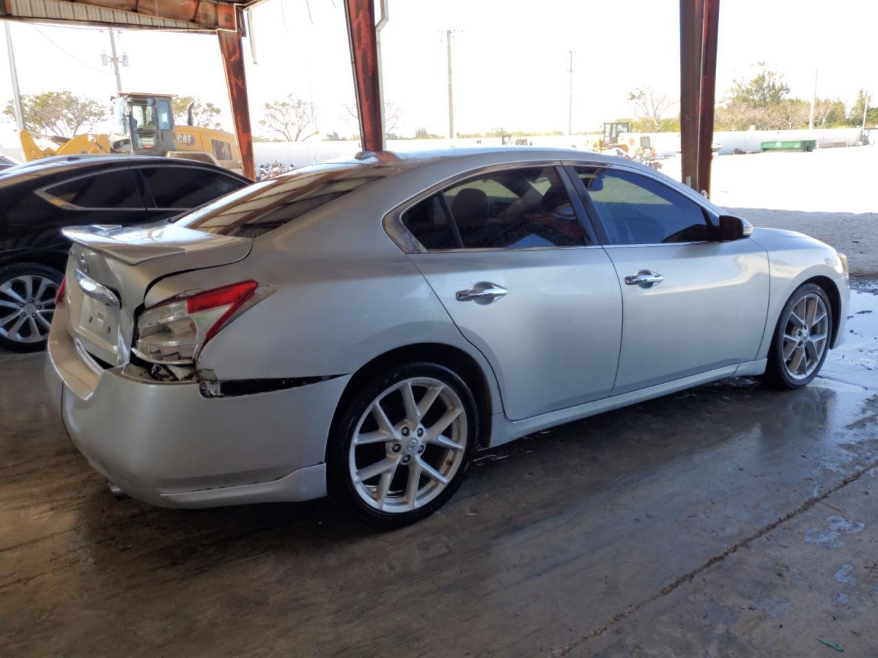 2009 Nissan Maxima - Image 3