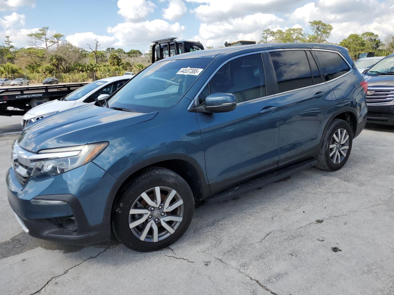 VIN: 5FNYF5H34KB033391 2019 HONDA PILOT