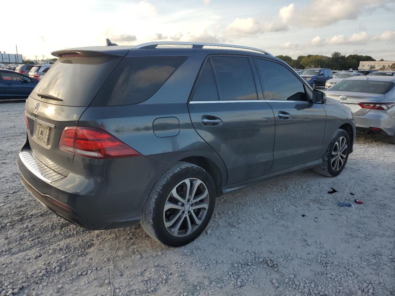 2016 Mercedes-Benz GLE - Image 3