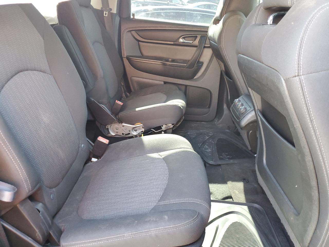 2016 Chevrolet Traverse - Image 11