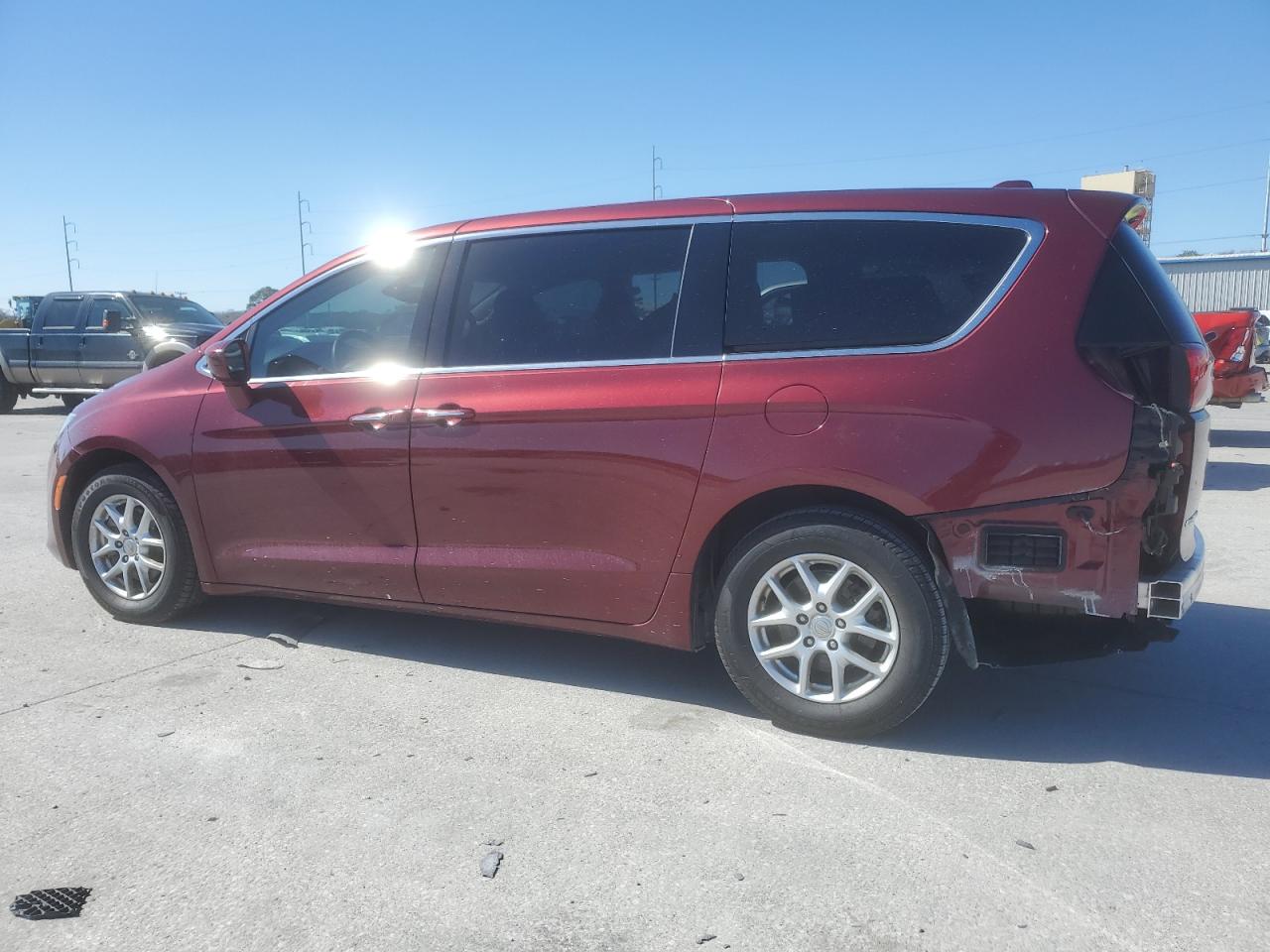 2020 Chrysler Pacifica - Image 2