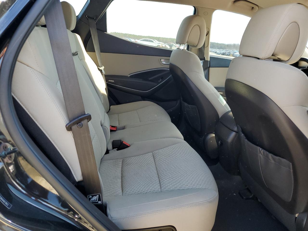 2017 Hyundai Santa Fe - Image 10