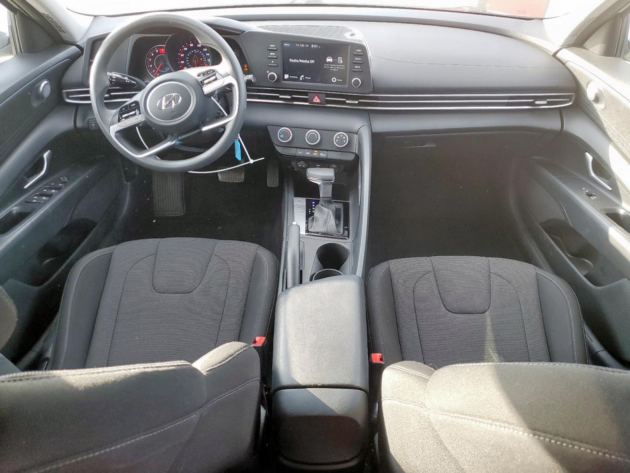 2021 Hyundai Elantra - Image 8