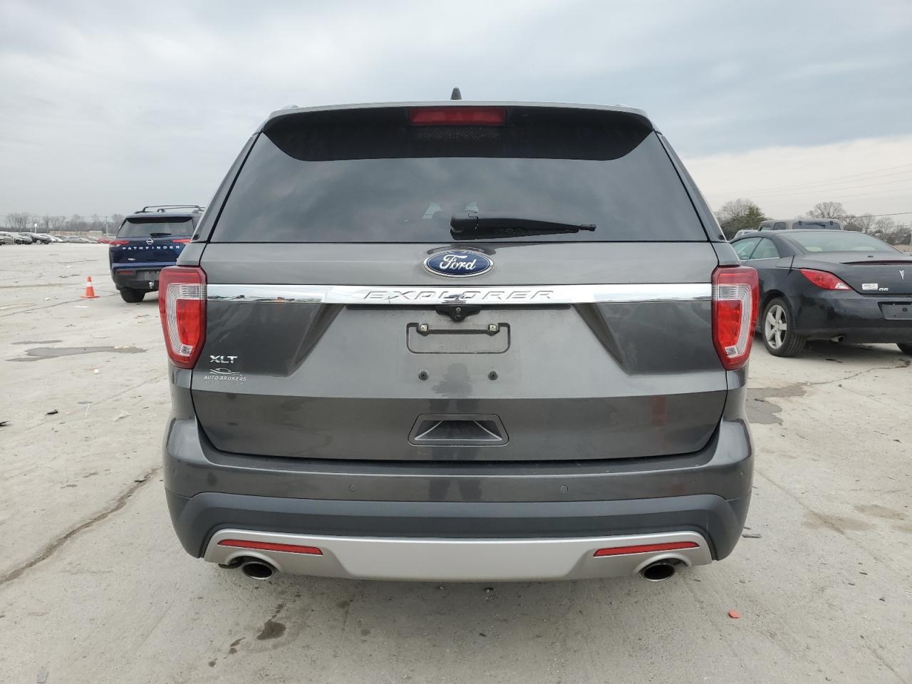2017 Ford Explorer - Image 6