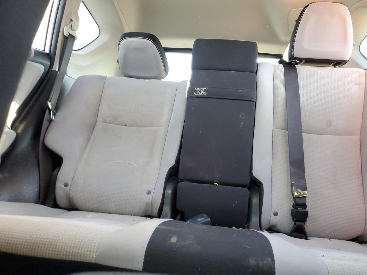 2016 Toyota RAV 4 - Image 10