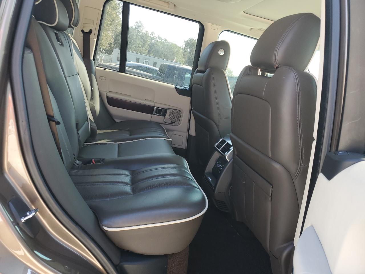 2010 Land Rover Range Rover - Image 10
