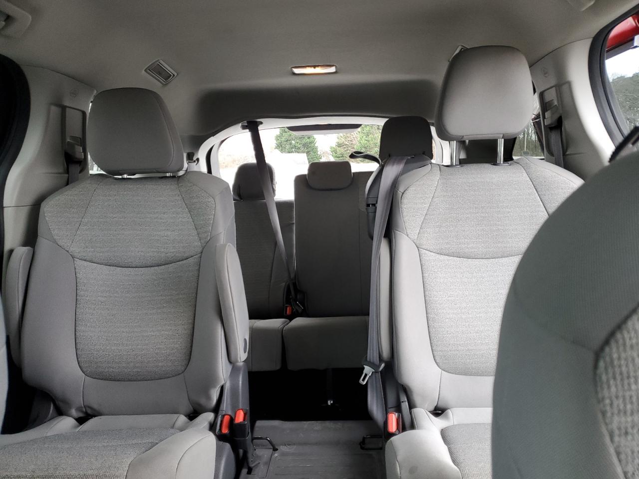 2021 Toyota Sienna - Image 10