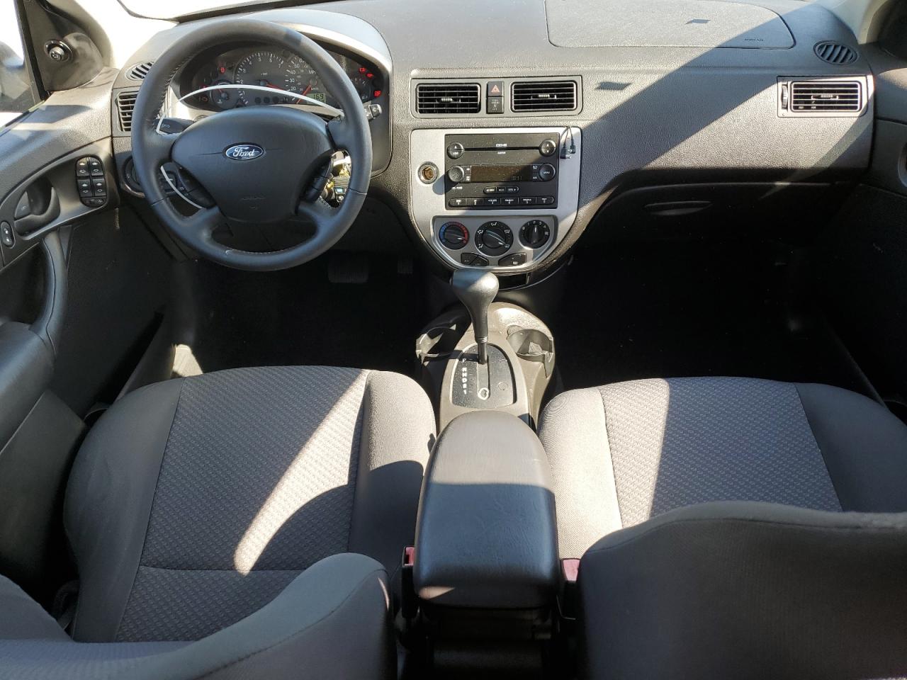 2005 Ford Focus - Image 8