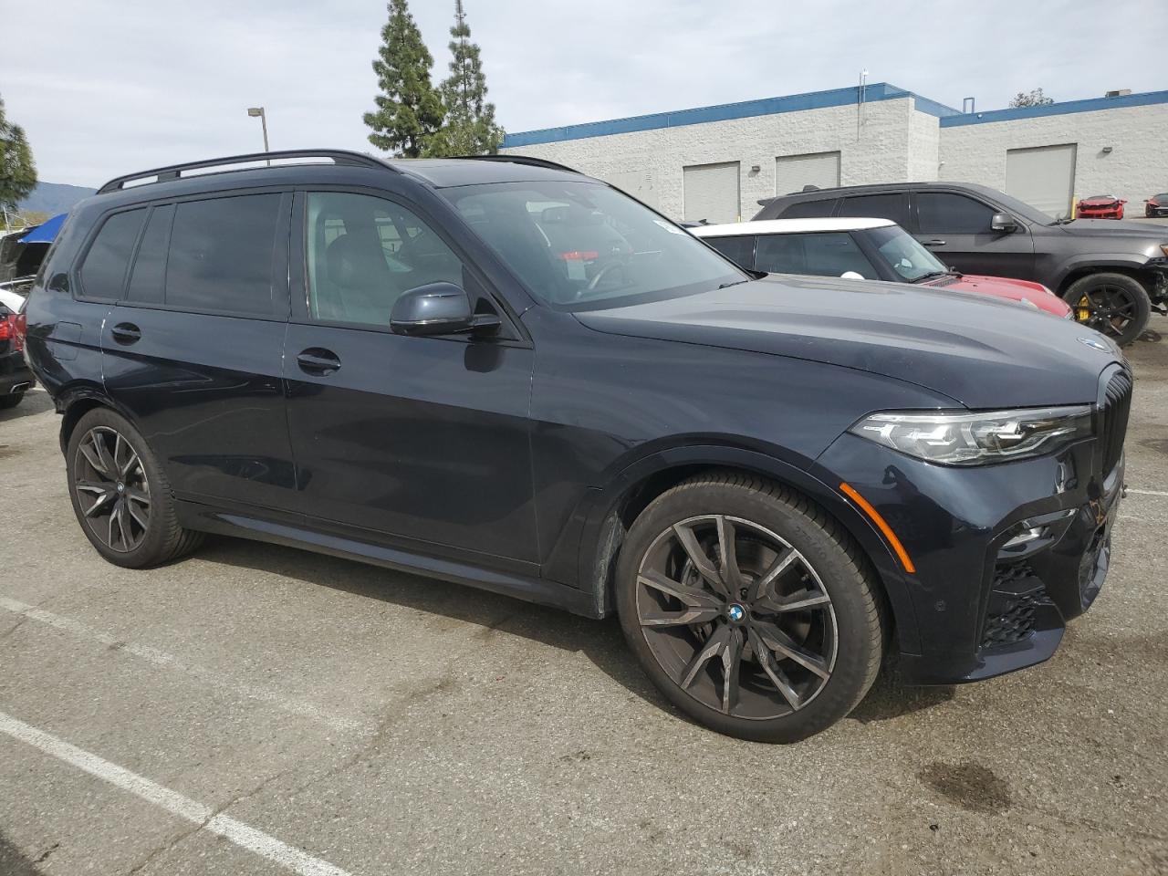 2022 BMW X7 - Image 4