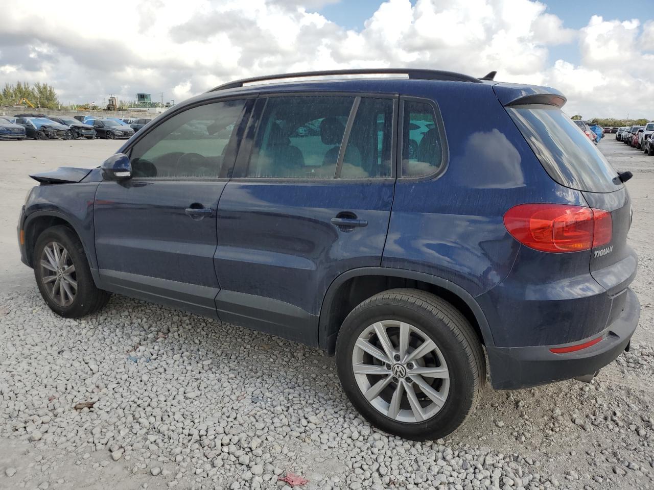 2015 Volkswagen Tiguan - Image 2