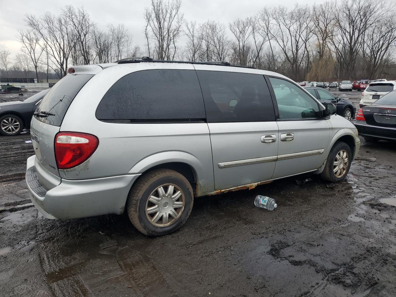 2007 Chrysler Town & Country - Image 3