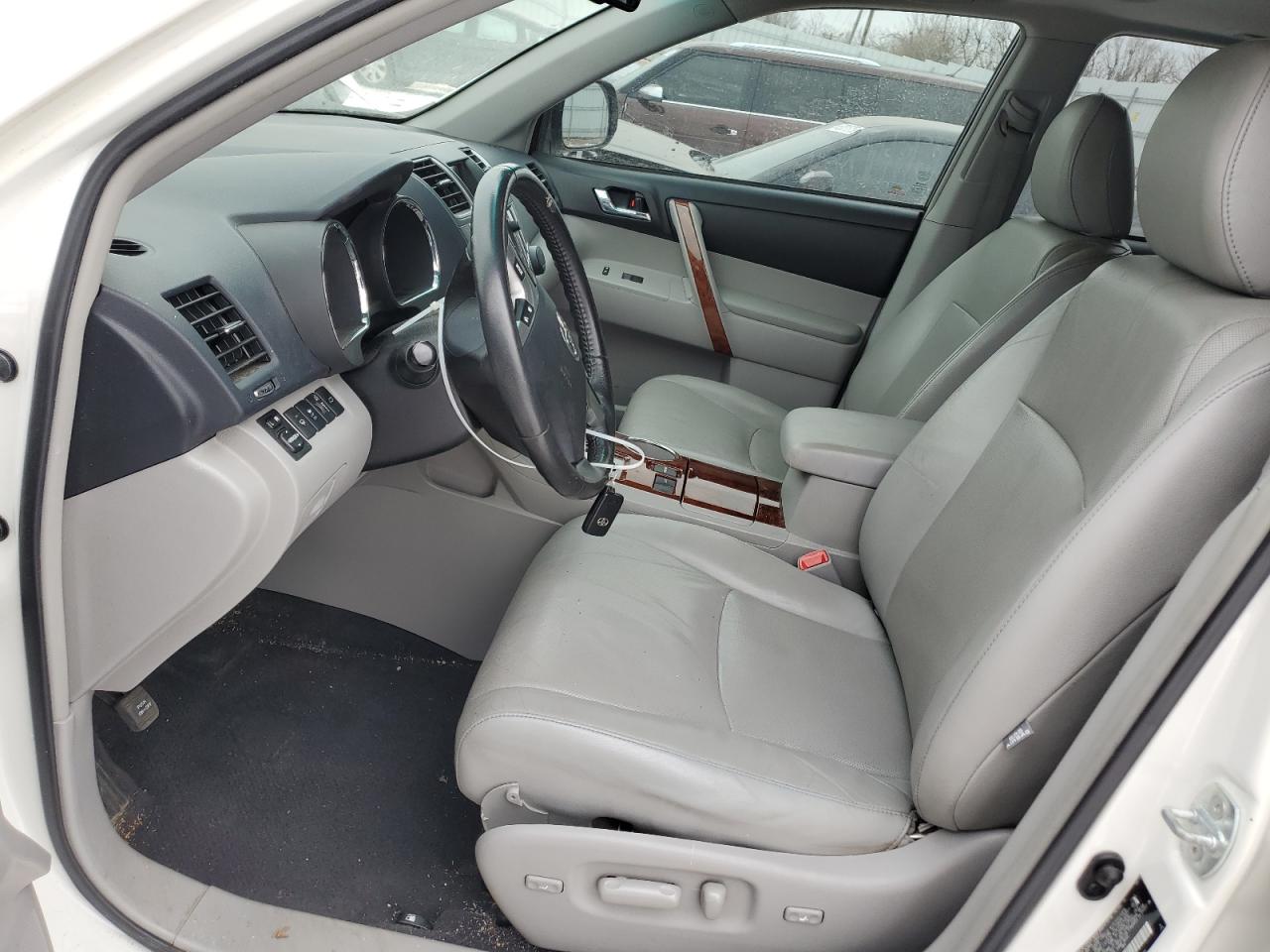 2013 Toyota Highlander - Image 7