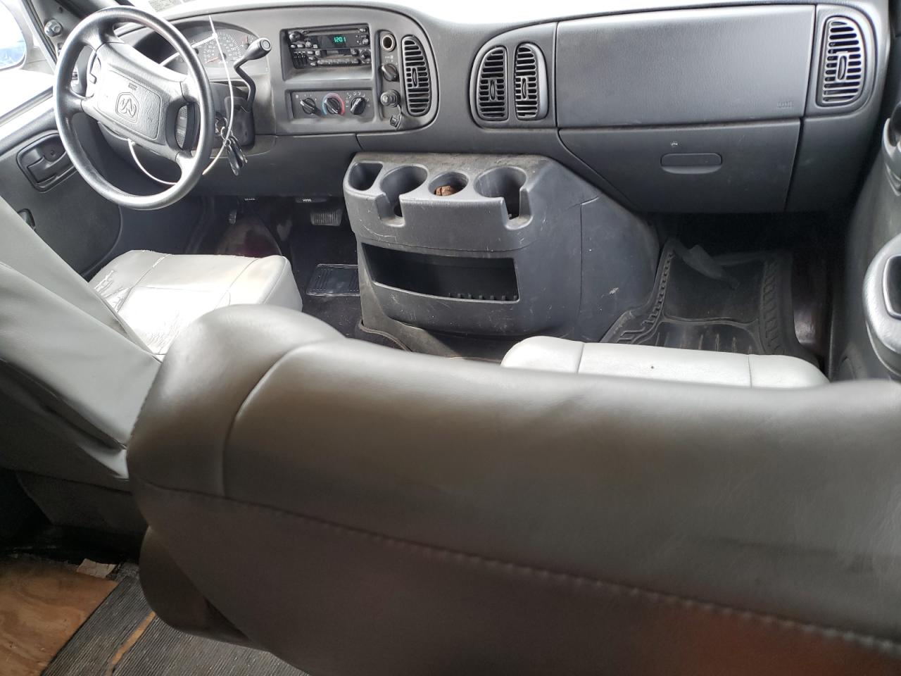 2003 Dodge RAM Van - Image 8