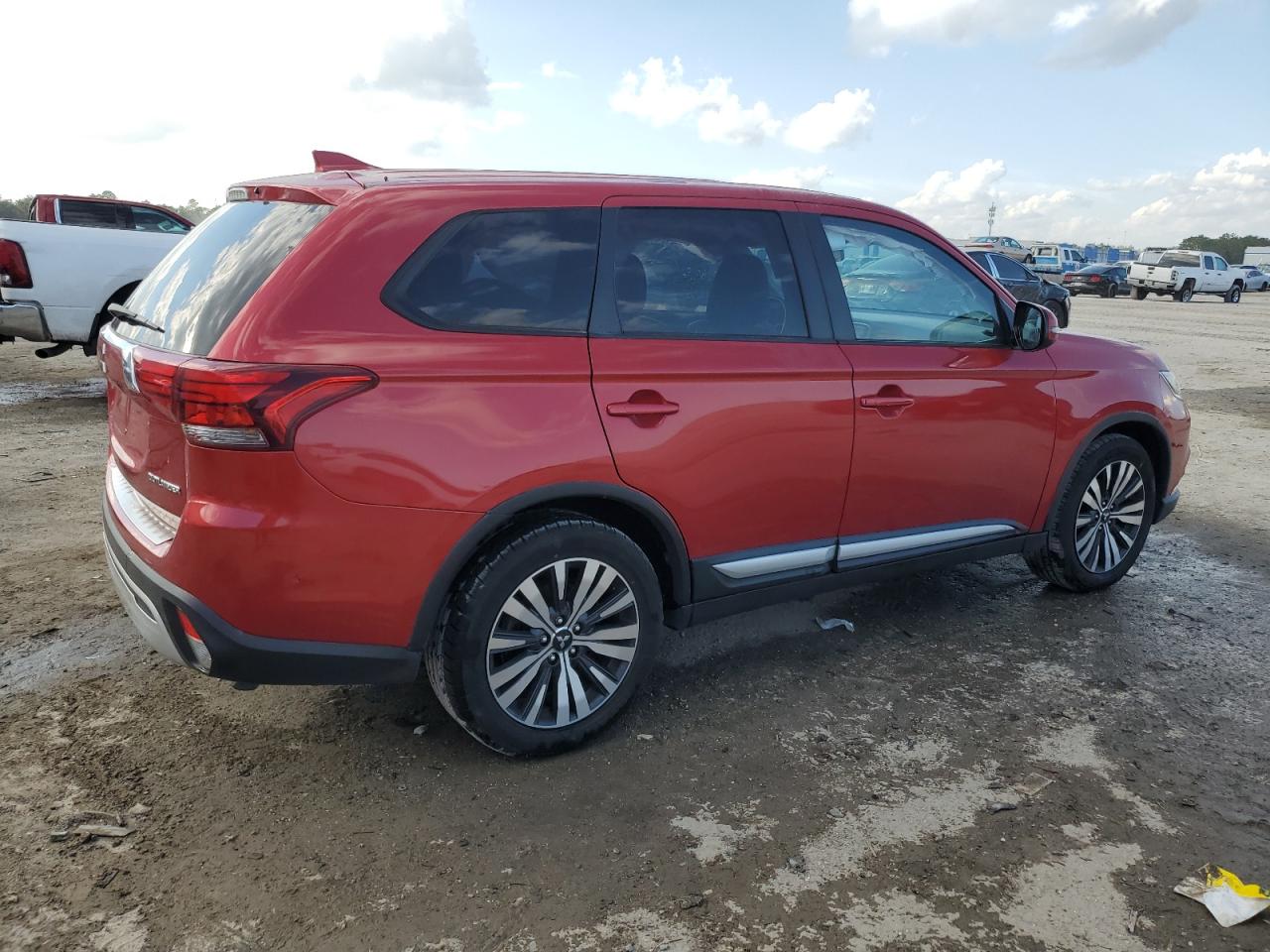 2019 Mitsubishi Outlander - Image 3