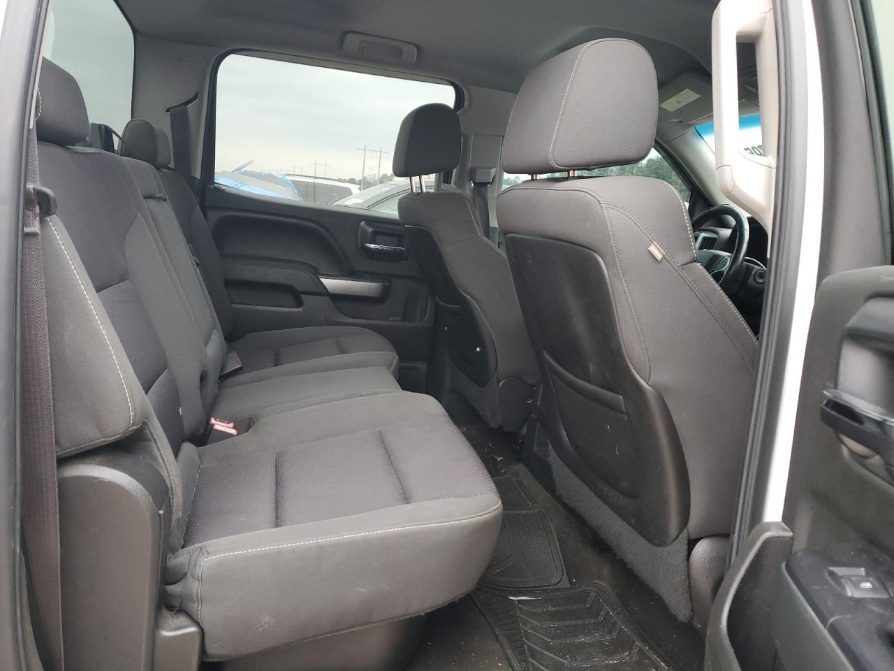 2015 Chevrolet Silverado - Image 10