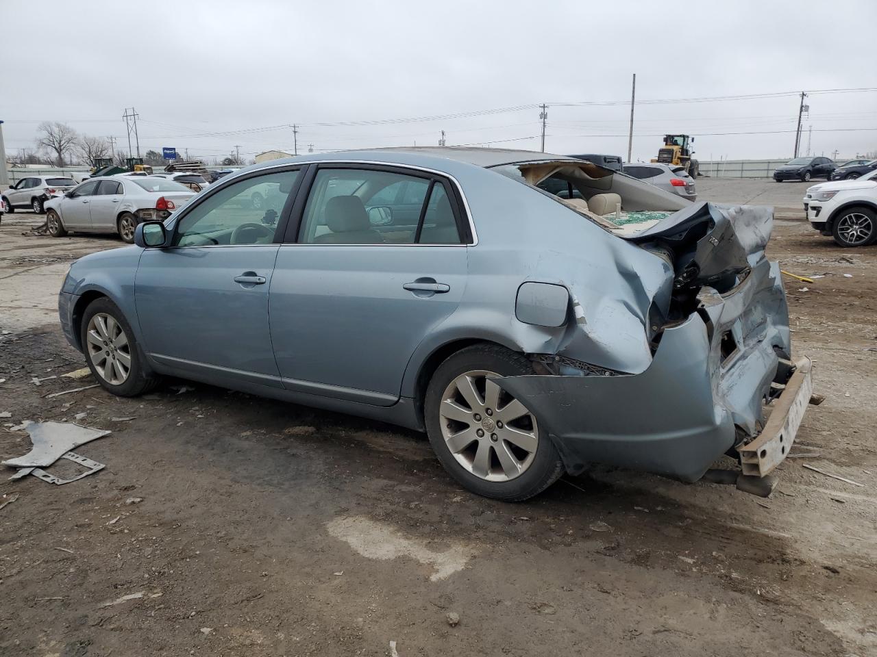 2005 Toyota Avalon - Image 2