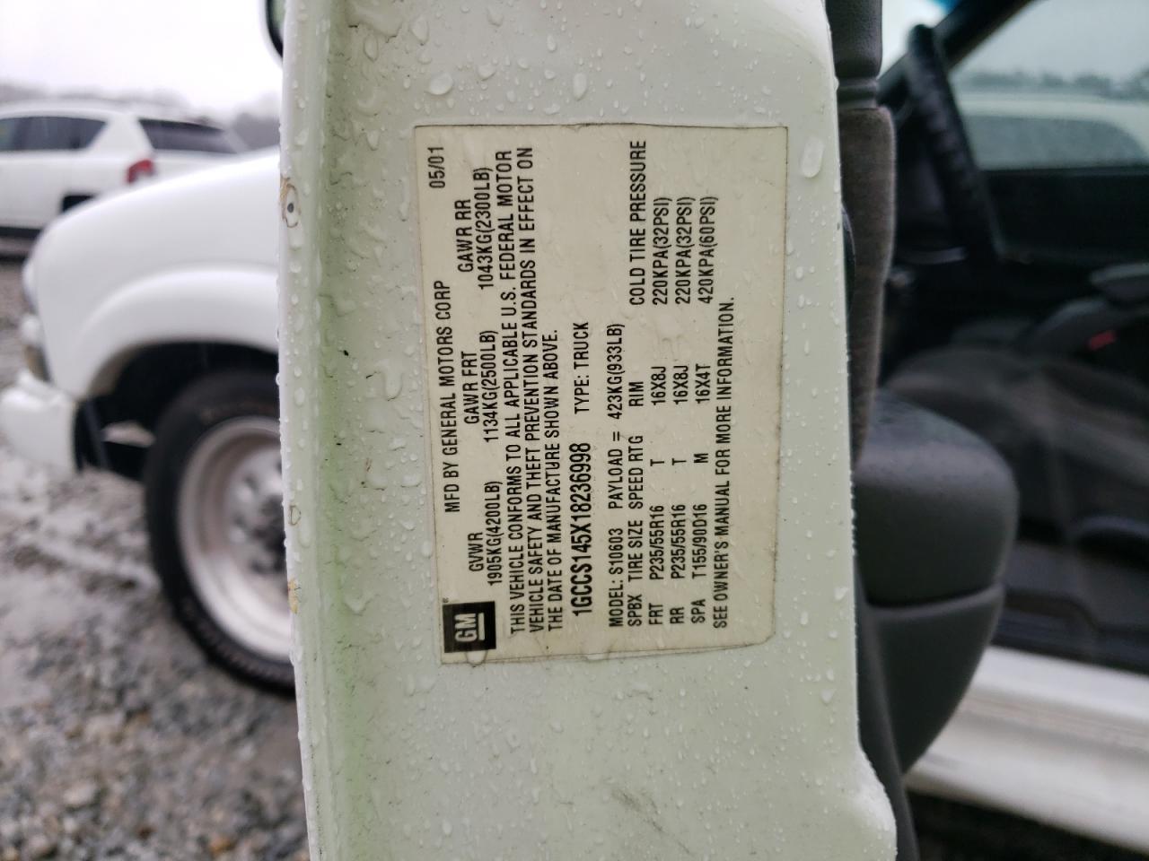 2001 Chevrolet S-10 Pickup - Image 12