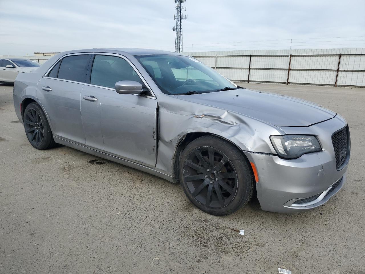 2015 Chrysler 300 - Image 4