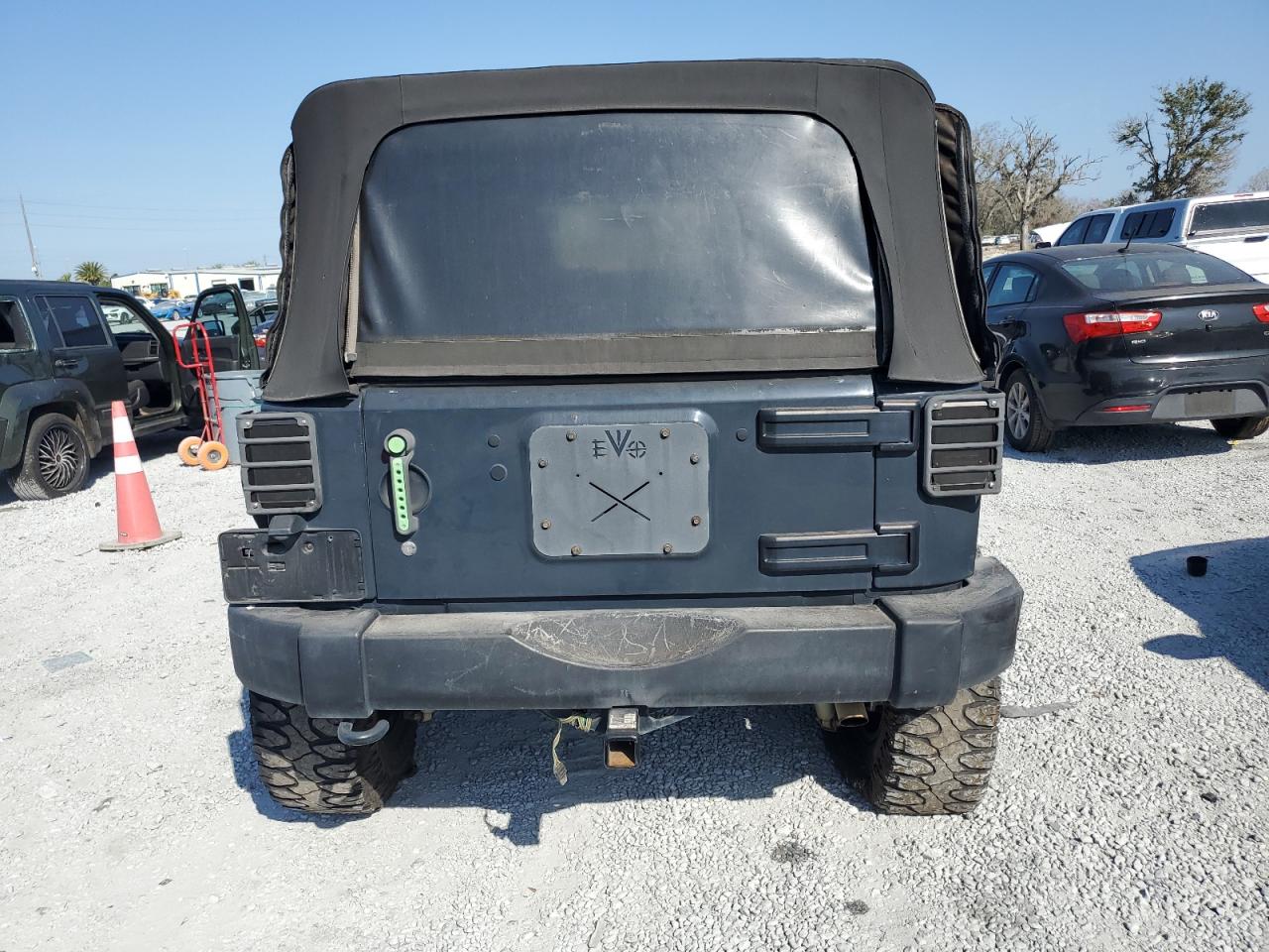 2016 Jeep Wrangler - Image 6