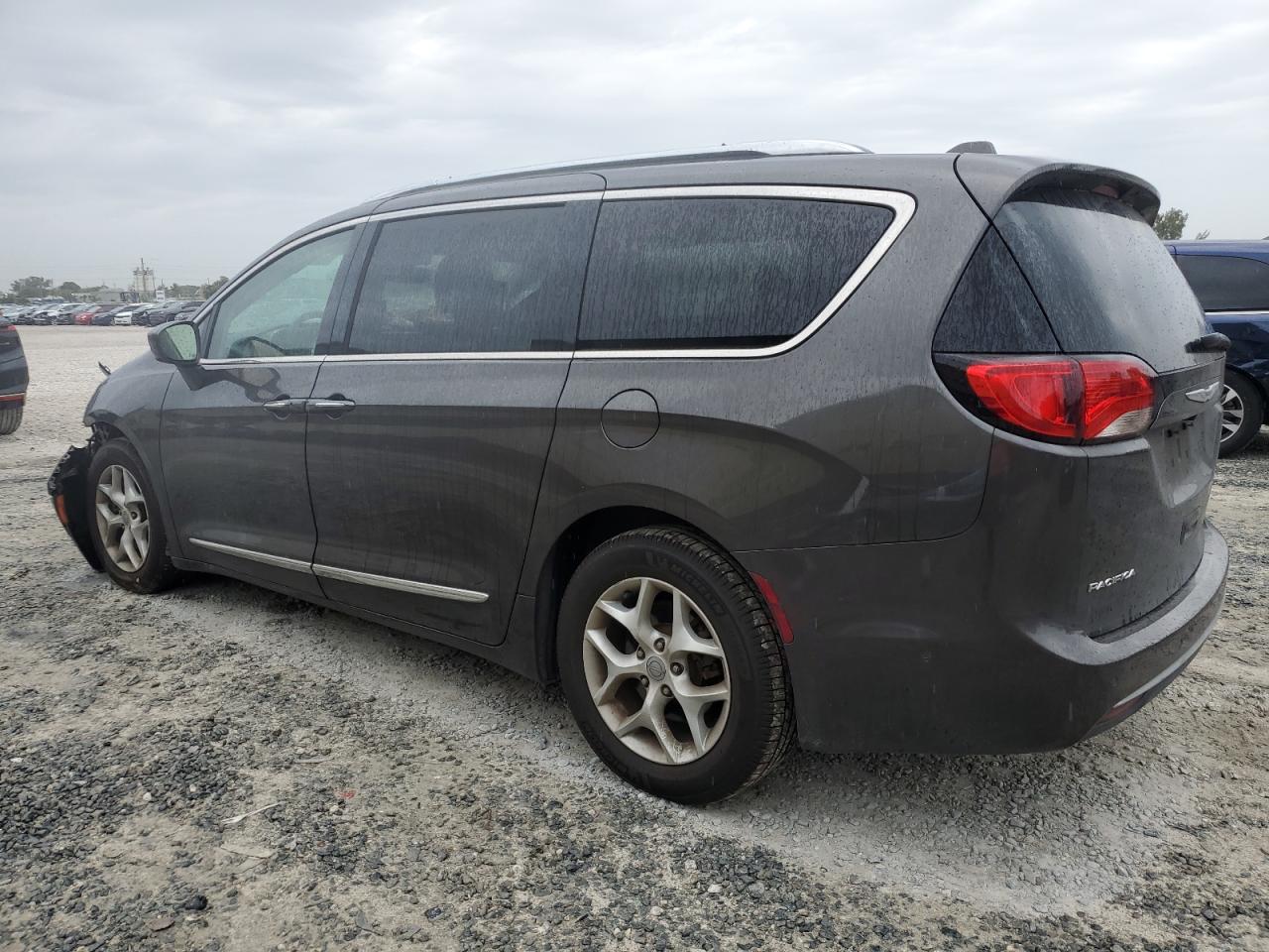2018 Chrysler Pacifica - Image 2