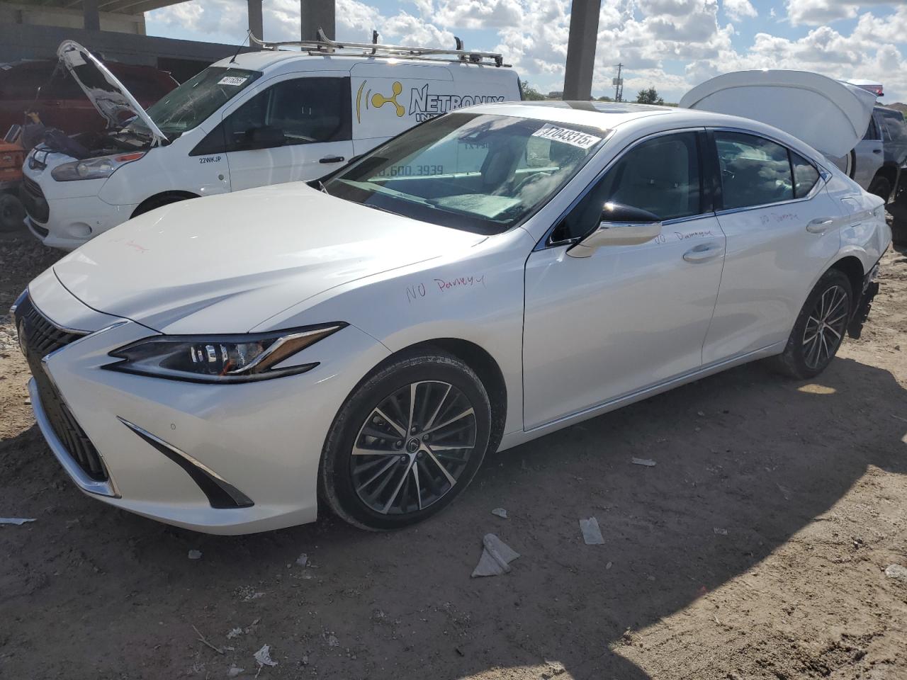 2023 Lexus ES - Image 1