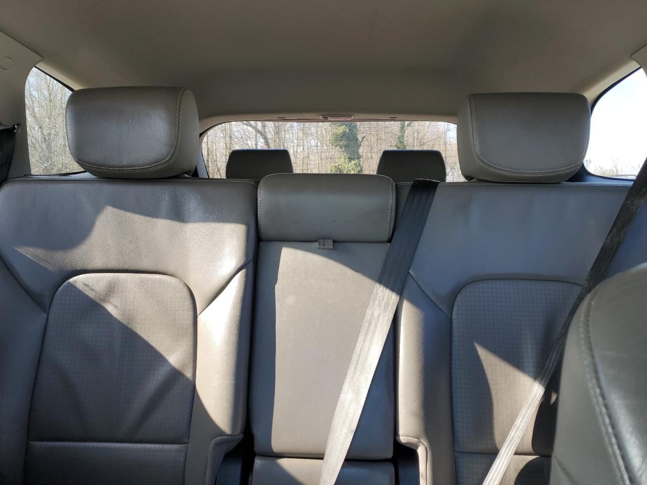 2013 Hyundai Santa Fe - Image 10