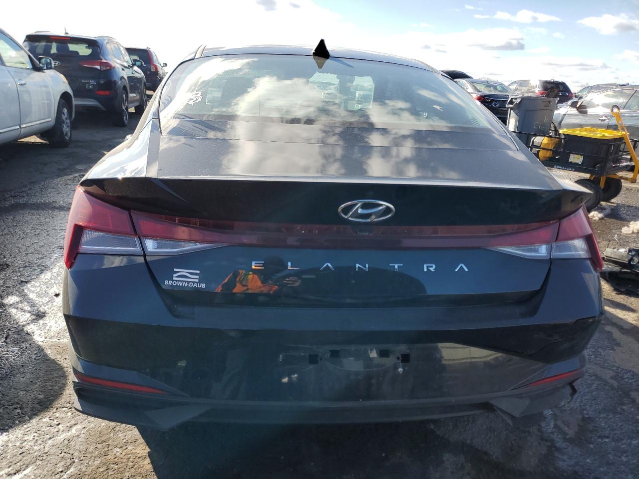 2023 Hyundai Elantra - Image 6