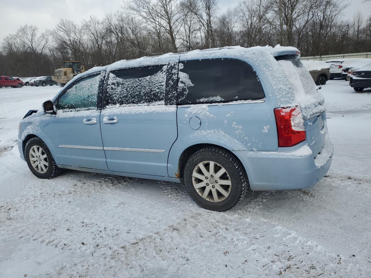 2013 Chrysler Town & Country - Image 2