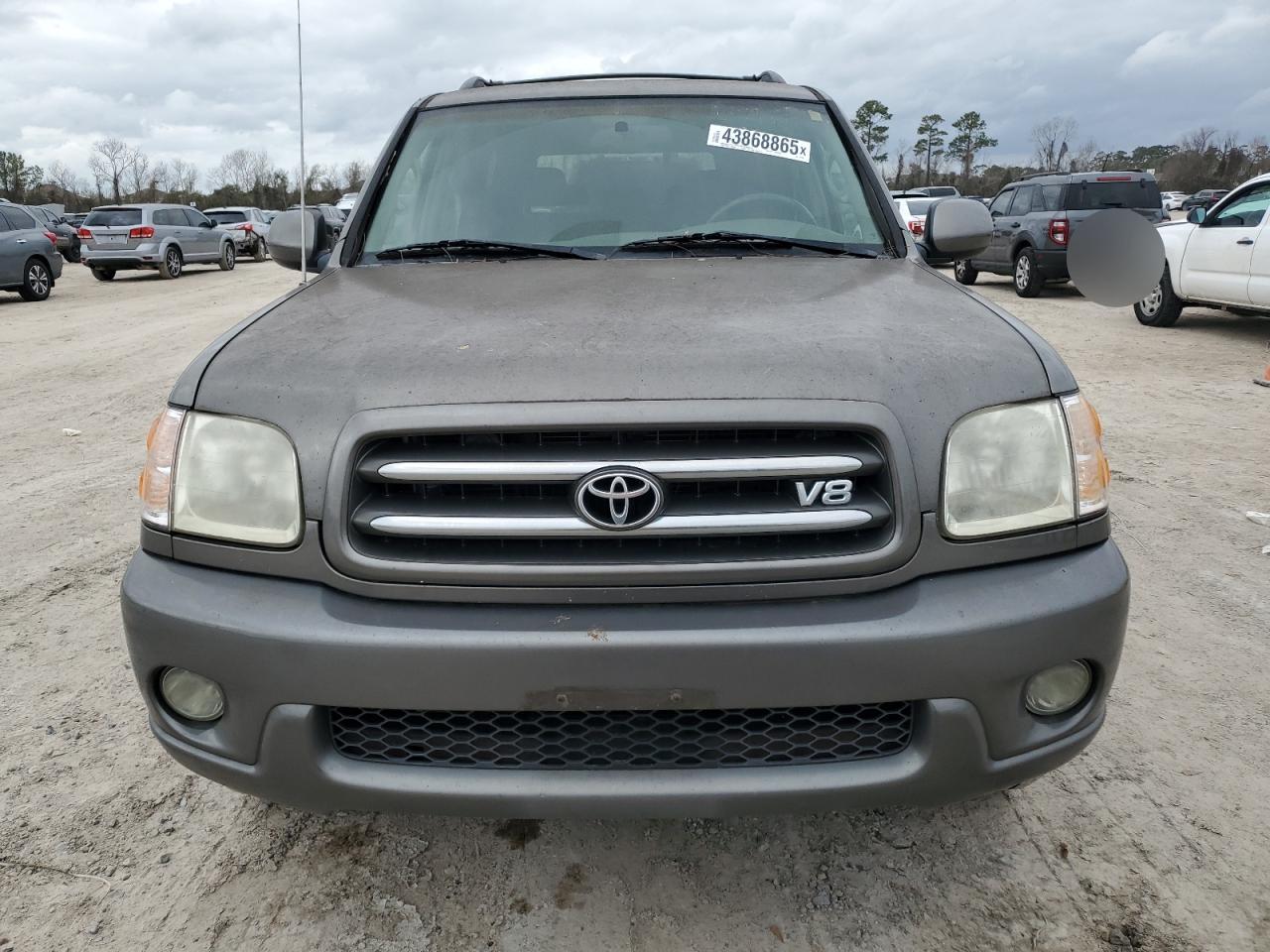 2004 Toyota Sequoia - Image 5