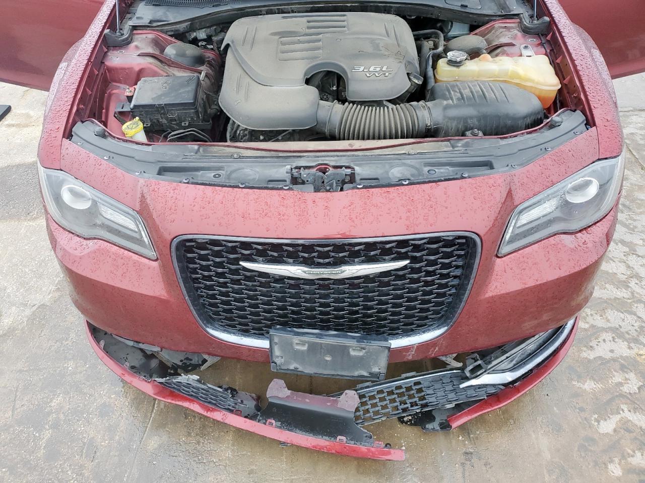 2018 Chrysler 300 - Image 12