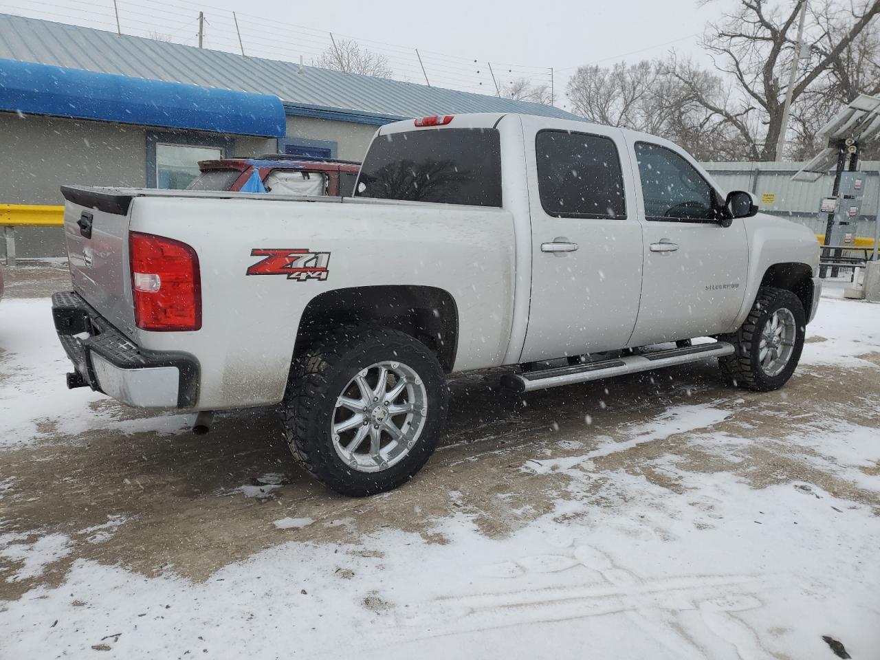 2010 Chevrolet Silverado - Image 3