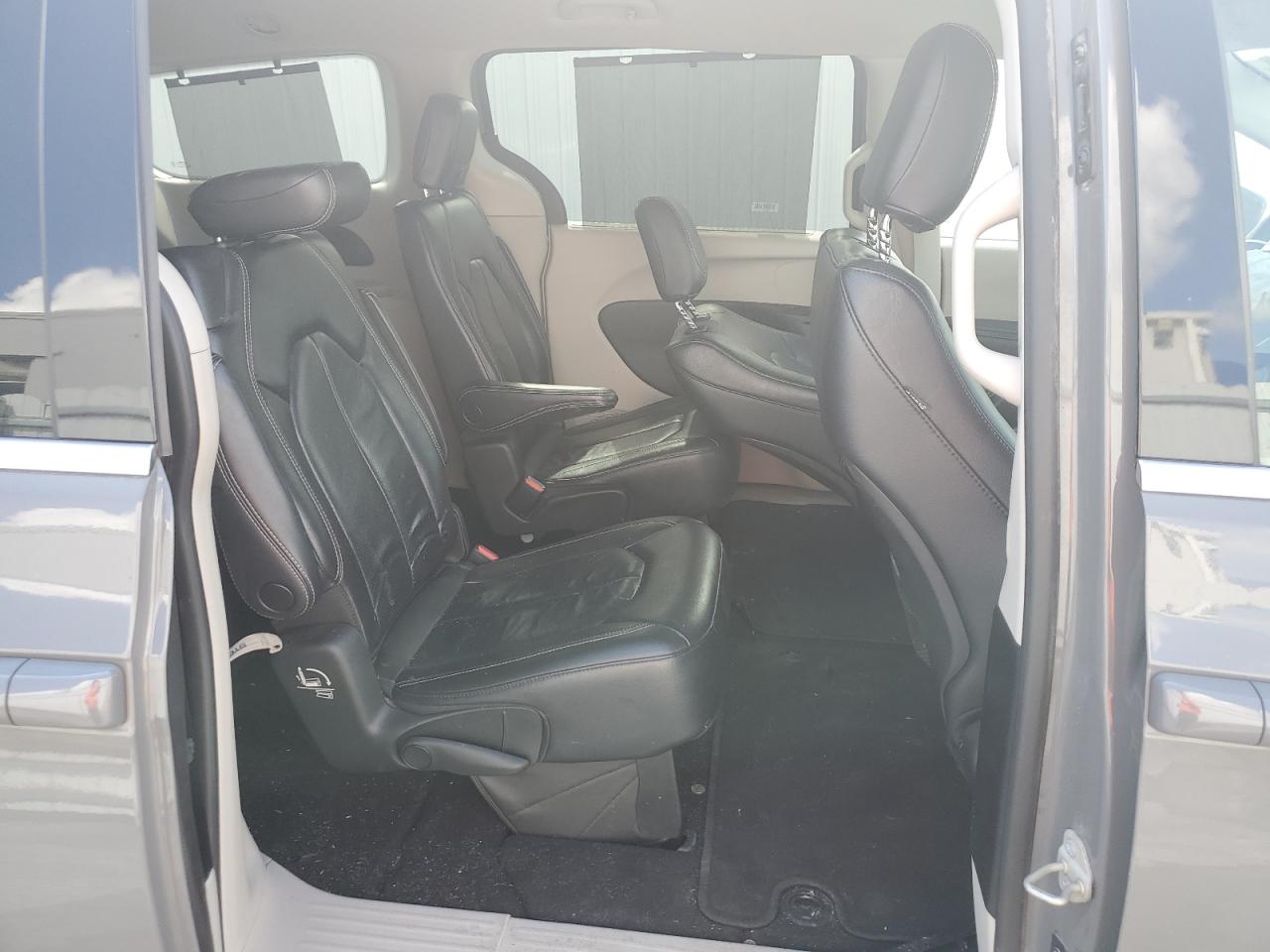 2022 Chrysler Pacifica - Image 11