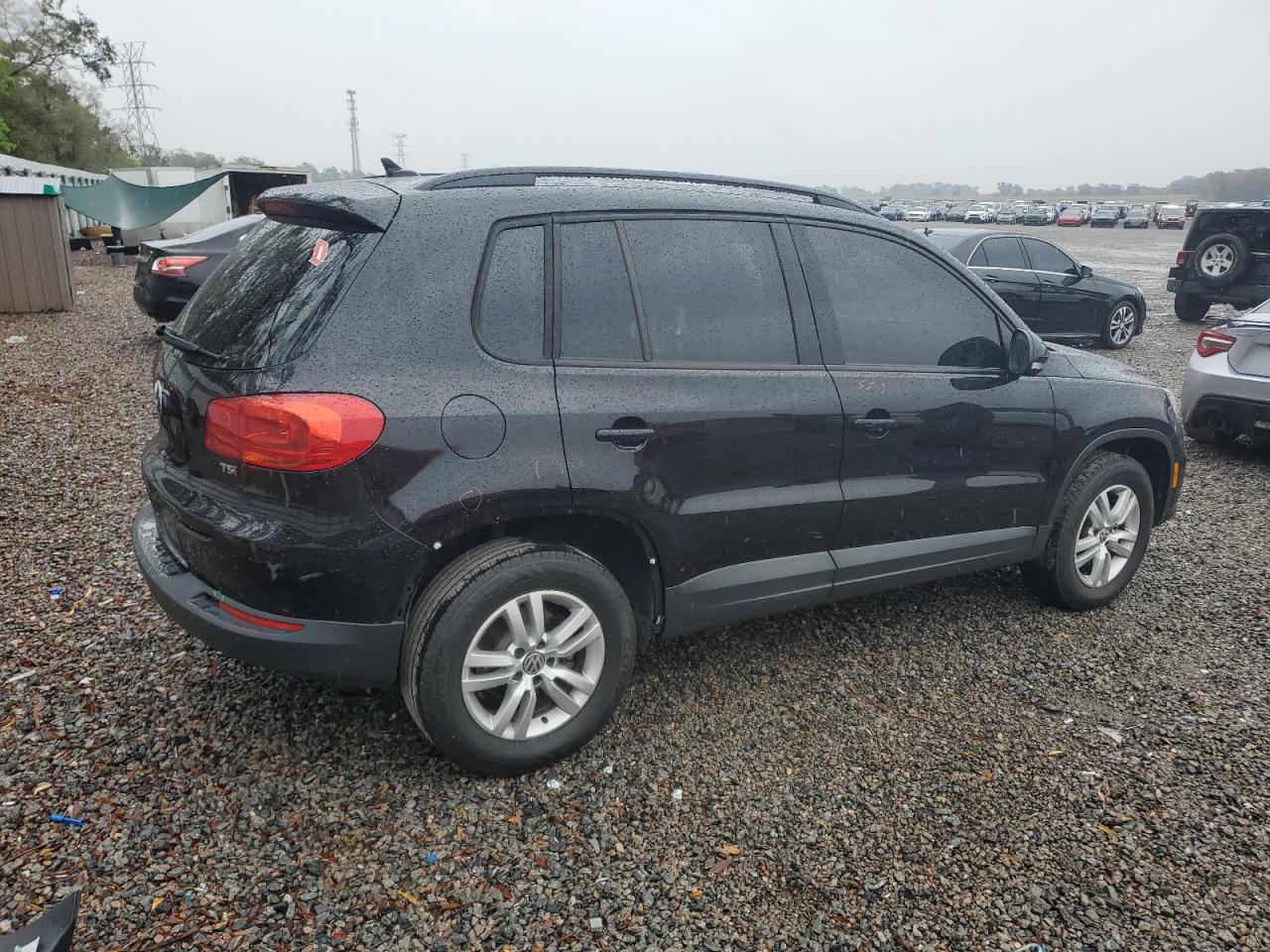 2017 Volkswagen Tiguan - Image 3