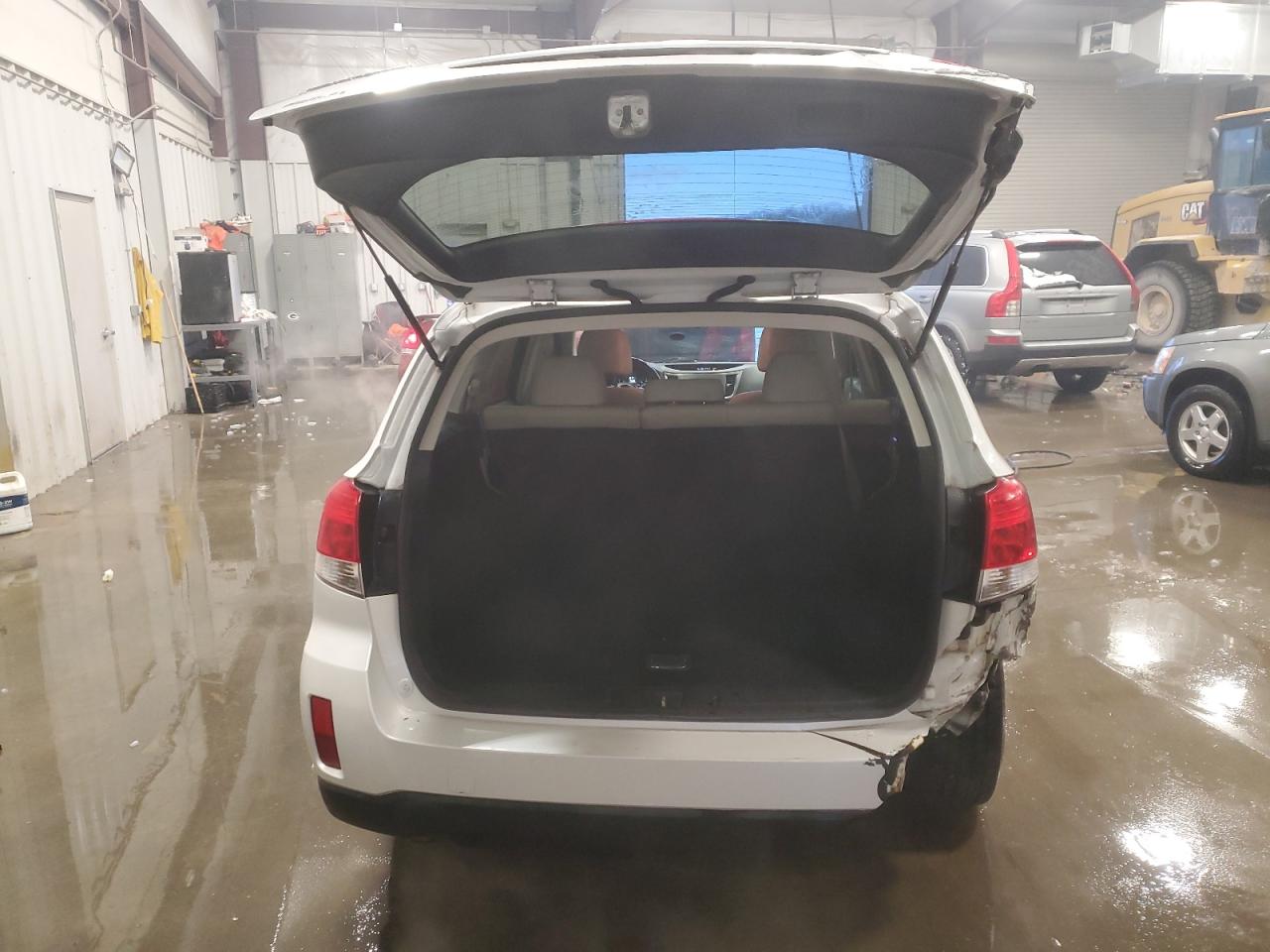 2010 Subaru Outback - Image 6