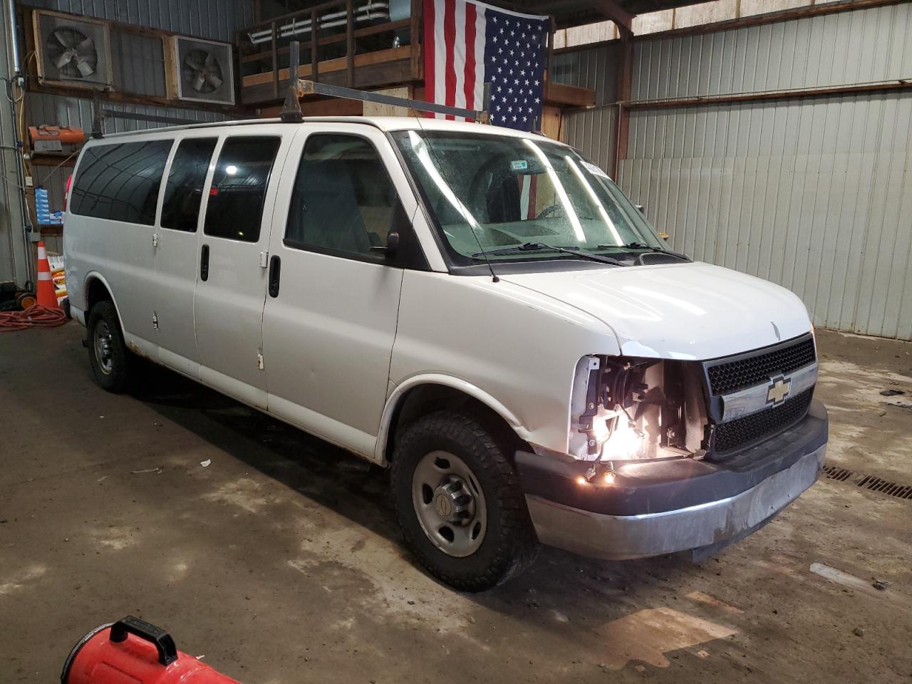 2011 Chevrolet Express - Image 4