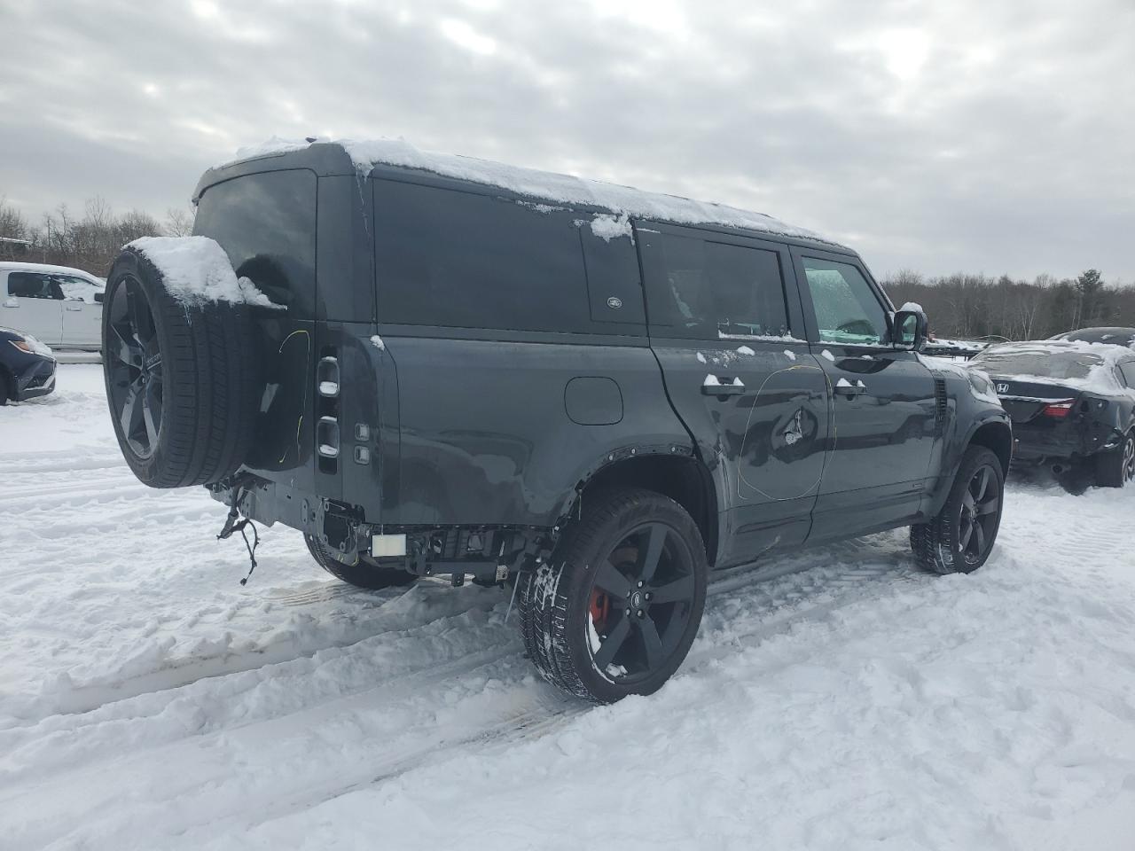 2024 Land Rover Defender - Image 3