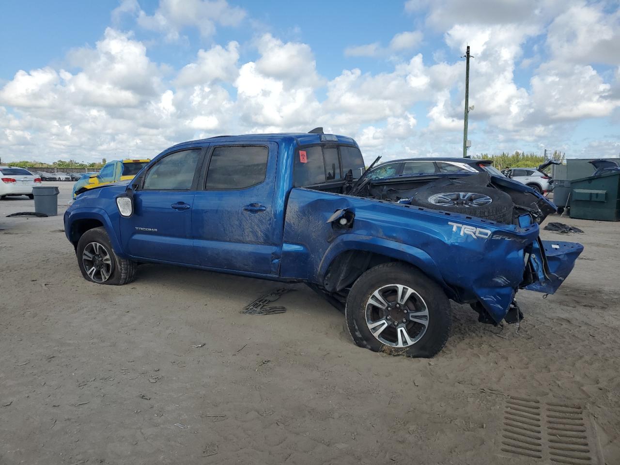 2016 Toyota Tacoma - Image 2